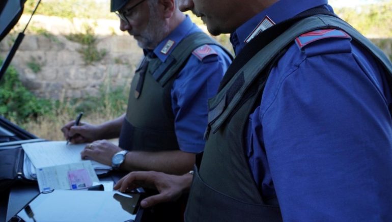 Pastorano, hashish e marijuana nascosti in casa: denunciato 53enne ai domiciliari