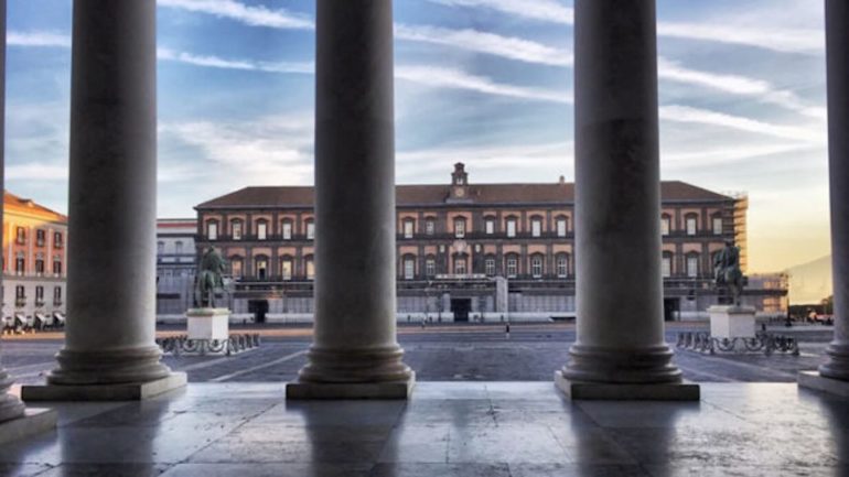 Piazza del Plebiscito, al via il restauro delle storiche botteghe: rinasce il colonnato