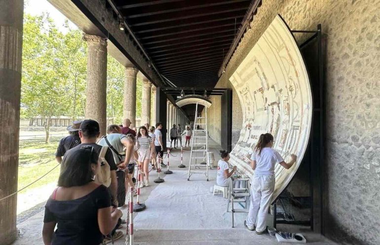 Pompei rivive con il restauro del soffitto della Casa con Panificio