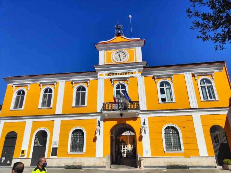 Portico di Caserta, fotomontaggi offensivi contro l’ex sindaco Oliviero: 52enne rinviato a giudizio
