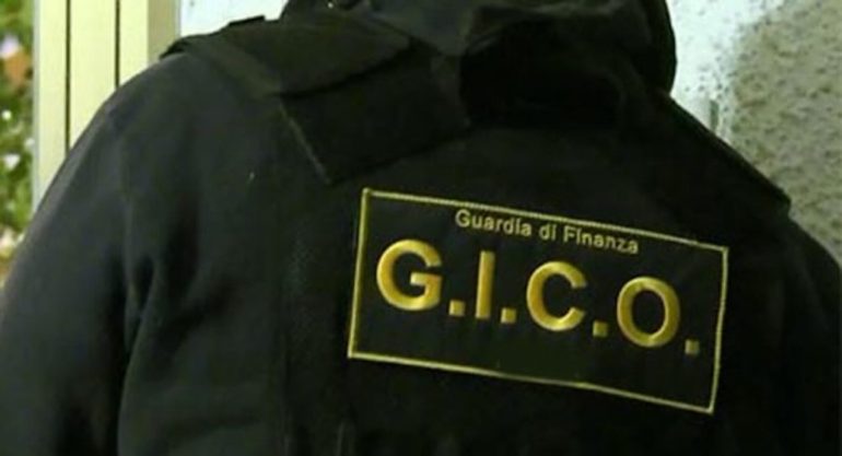 Prestanome, latte e ortofrutta per ripulire i soldi del clan: maxi sequestro da 1,5 milioni per due imprenditori della Roma bene