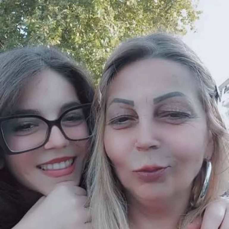 Processo Martina Carbonaro: «Dio può perdonare, io no»: il dolore della madre scuote l’aula. Udienza sospesa dopo le foto dell’autopsia