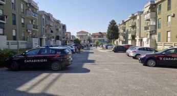 Qualiano, maxi blitz nei palazzi popolari: 23 denunciati per case abusive e furto di corrente
