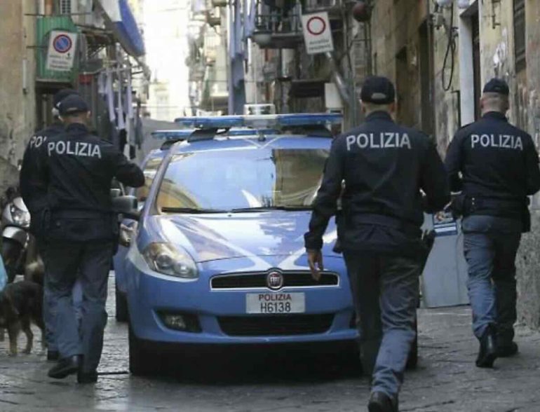 Controlli a tappeto ai Quartieri Spagnoli: 233 identificati e 46 veicoli fermati