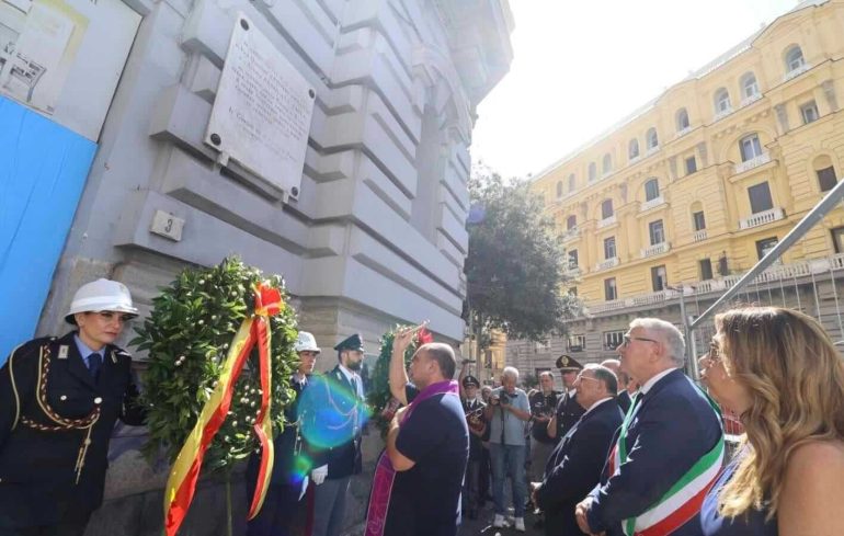 «Quei martiri non siano solo retorica»: Napoli ricorda Ammaturo e Paola