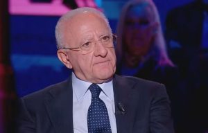 Salerno, De Luca punta su droni e telecamere: «Così fermeremo vandali e degrado»