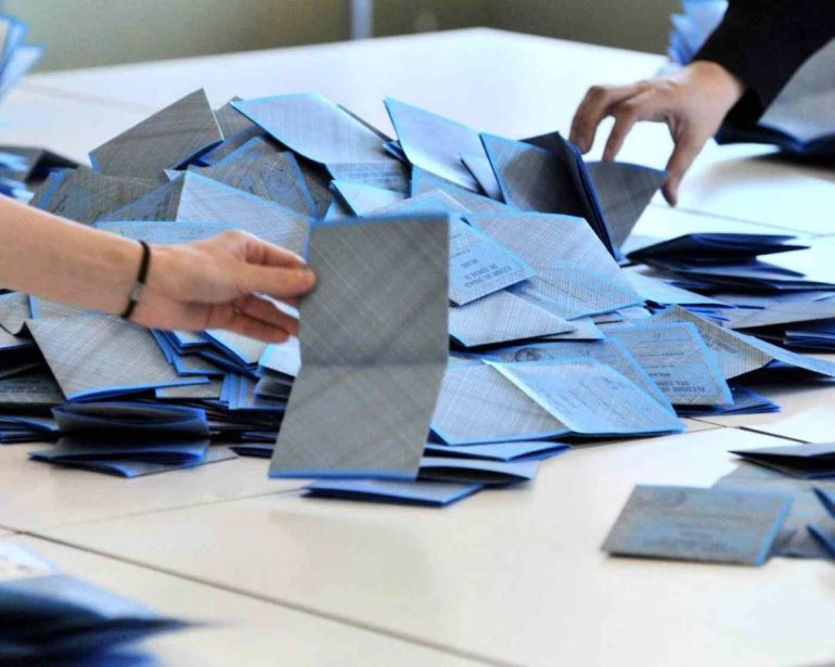 San Giorgio a Cremano, scossone nella maggioranza: lascia la consigliera di A Testa Alta