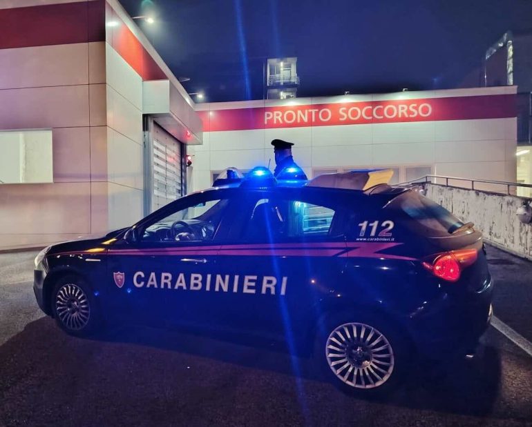 Sant’Anastasia, assalto ai carabinieri durante un arresto: sei militari feriti, tre persone in manette