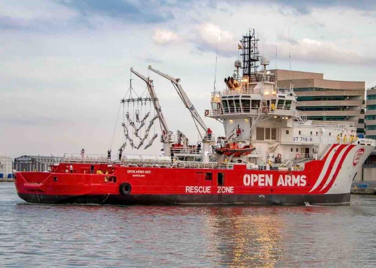 Sei somali su un gommone salvati dalla Open Arms, ma lo sbarco è a Salerno