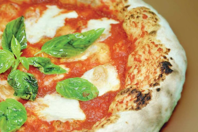 Street food, pizza e tradizione campana: cosa cercare in una pizzeria contemporanea