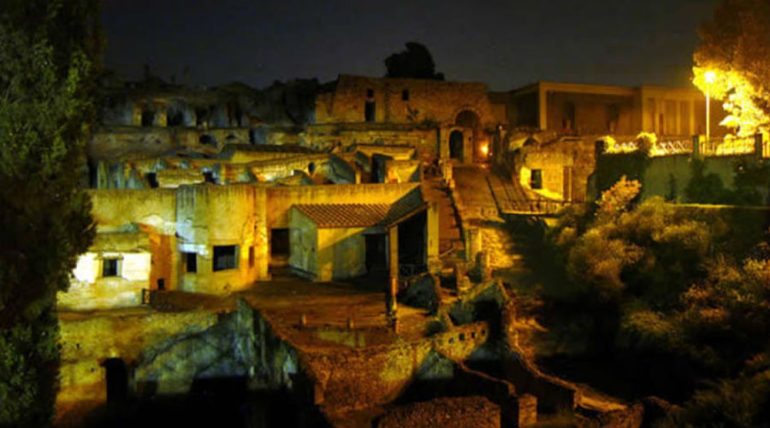 Ercolano, tornano i Venerdì: spettacoli tra le rovine illuminate nel segno di Amore e Guerra