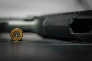 Trasformava pistole a salve in armi da sparo: 28enne ai domiciliari nel Salernitano