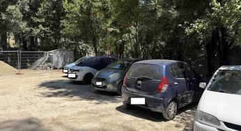 Villa Floridiana trasformata in parcheggio abusivo