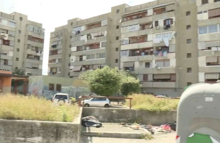 Ponticelli, donna trovata morta in casa: esclusa violenza, probabile malore
