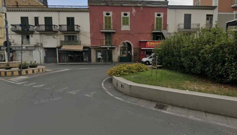 Afragola, strappa la collanina d’oro in piazza: arrestato 23enne irregolare