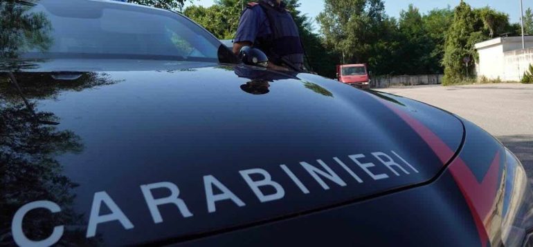 Alvignano: 31enne trovato con coltello vicino alla chiesa, denunciato dai Carabinieri
