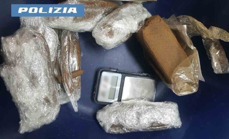 Acerra, arrestato pusher 33enne con oltre 250 grammi di droga