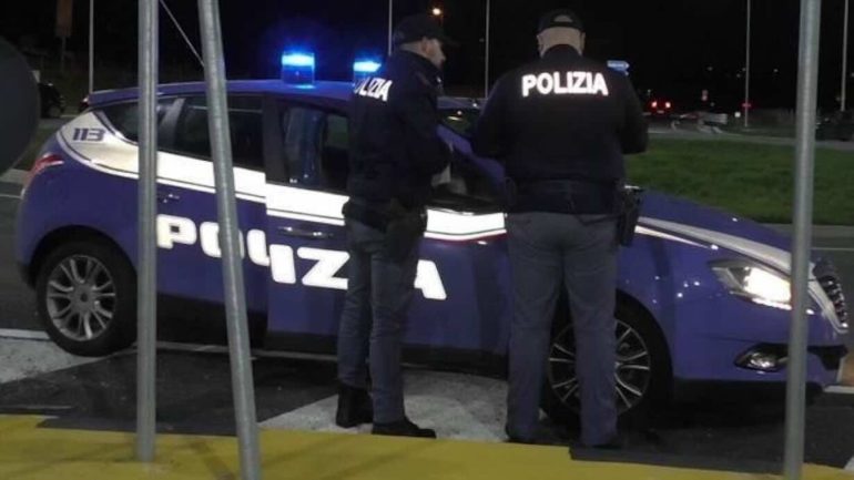 Bacoli, villetta nel mirino dei ladri: poliziotto fuori servizio sventa il furto e viene travolto dallo scooter