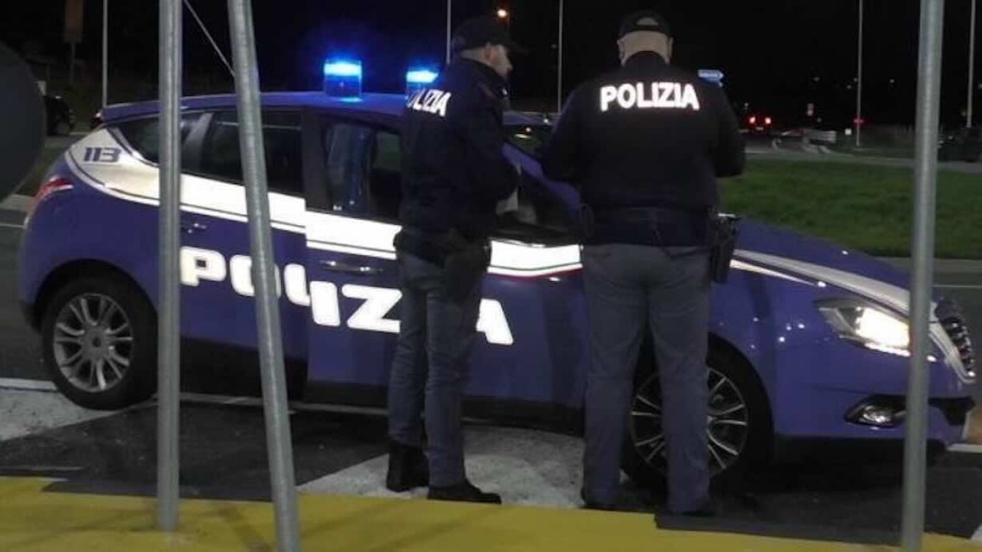 Furto sventato a Bacoli, un poliziotto fuori servizio investito da un ladro in scooter