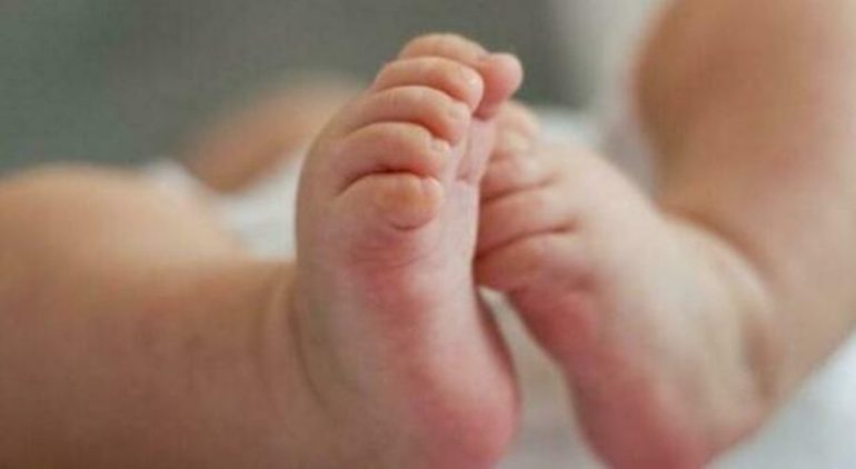 Bimba nata da un altro embrione, l’Asl Napoli 1: «Nessuno scambio, la coppia non ha altri figli nel mondo»