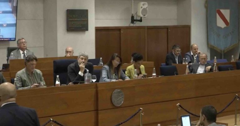 Campi Flegrei, il Consiglio regionale dice no allo stato di emergenza: si al rafforzamento del decreto
