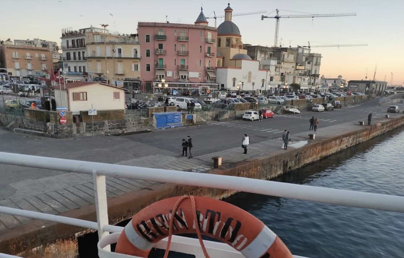 Ricerca di soluzioni per il trasporto dei mezzi pesanti: le autorità dei Campi Flegrei si attivano per Ischia e Procida