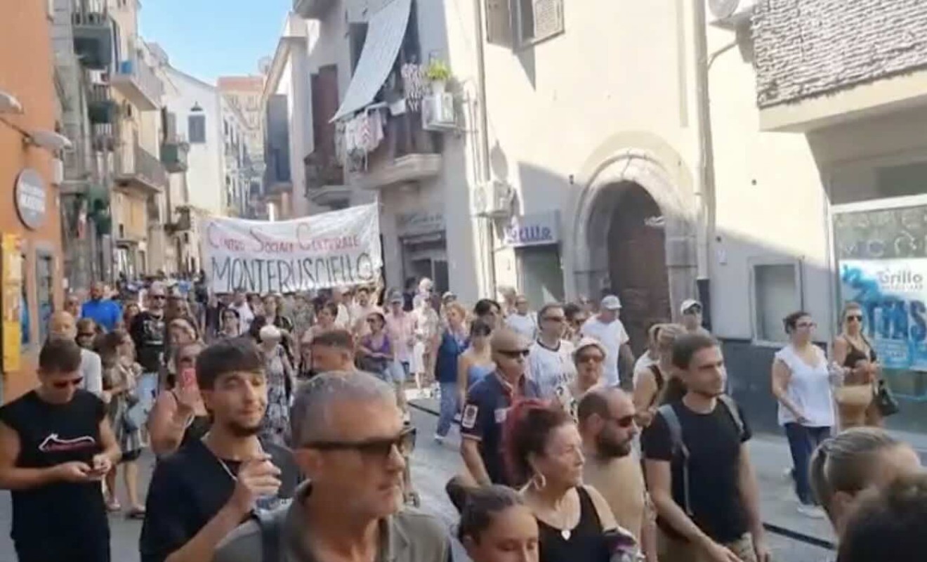 Citizens protest in Pozzuoli
