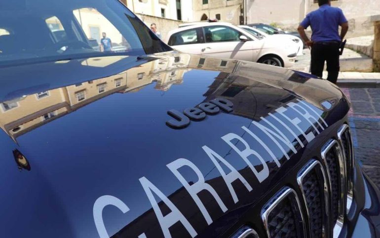 Carabinieri salvano neonata in crisi respiratoria e la scortano in ospedale