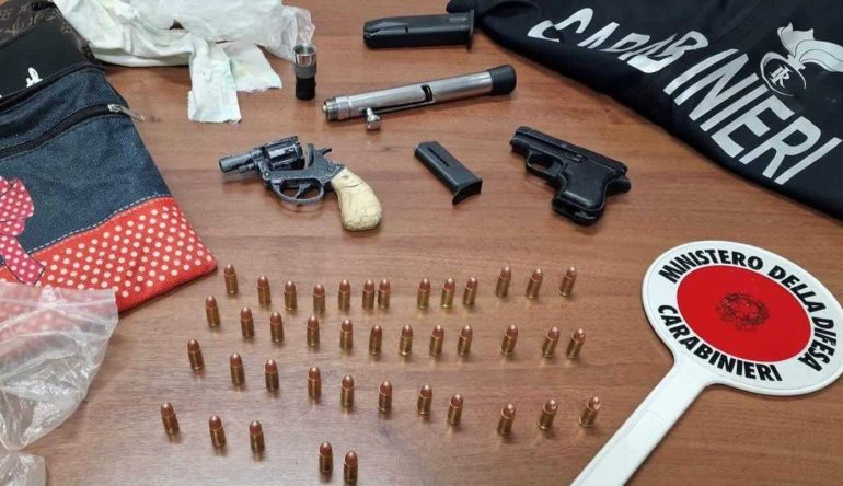 Casal di Principe, arsenale in casa: arrestato 20enne