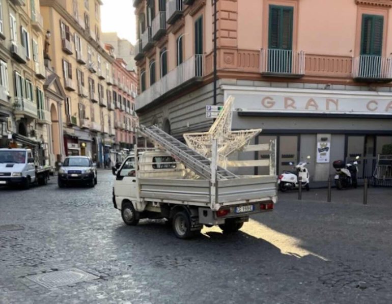 Castellammare, il ‘red carpet’ dell’amministrazione comunale alla ditta Allestilux