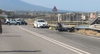Castellammare, schianto mortale sul viadotto, indagato turista canadese: accertamenti sulla guida contromano