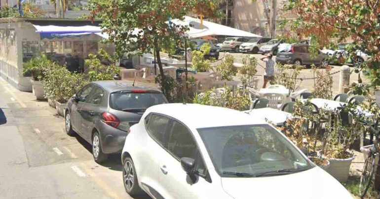 Castellammare, sigilli al chiosco abusivo in via Bonito: 71enne nei guai