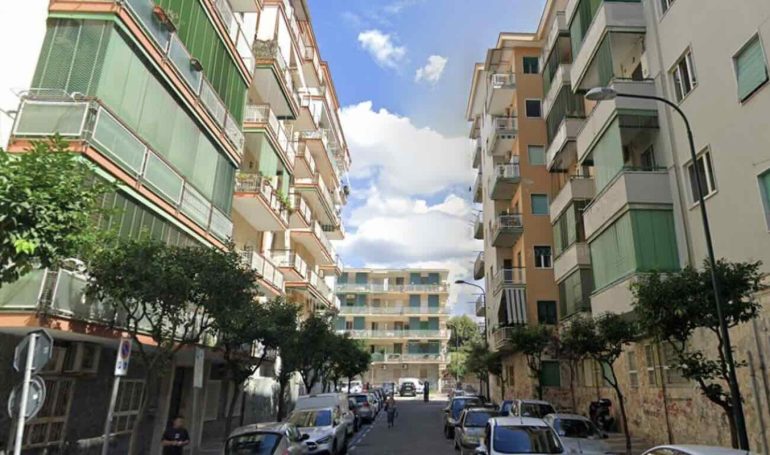 Choc a Portici: trovati morti in appartamento un’anziana di 82 anni e il nipote di 43