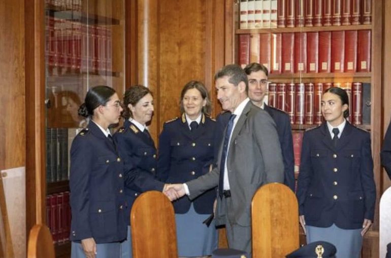 Consegnati agli alamari a 3.133 nuovi agenti della Polizia di Stato: pronti a entrare in servizio