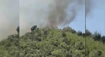 Costiera Amalfitana, mattinata di fuoco tra Maiori e Tramonti: Canadair ed elicotteri in azione