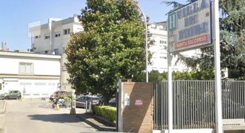 Casalnuovo, reagisce alla rapina: 17enne accoltellato