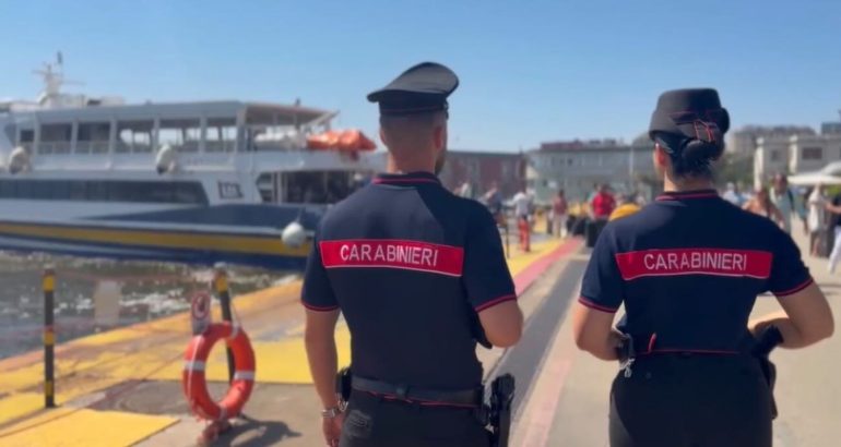 Ferragosto sicuro, Carabinieri in campo da Napoli alla Penisola Sorrentina, fino a Capri e Monte Faito