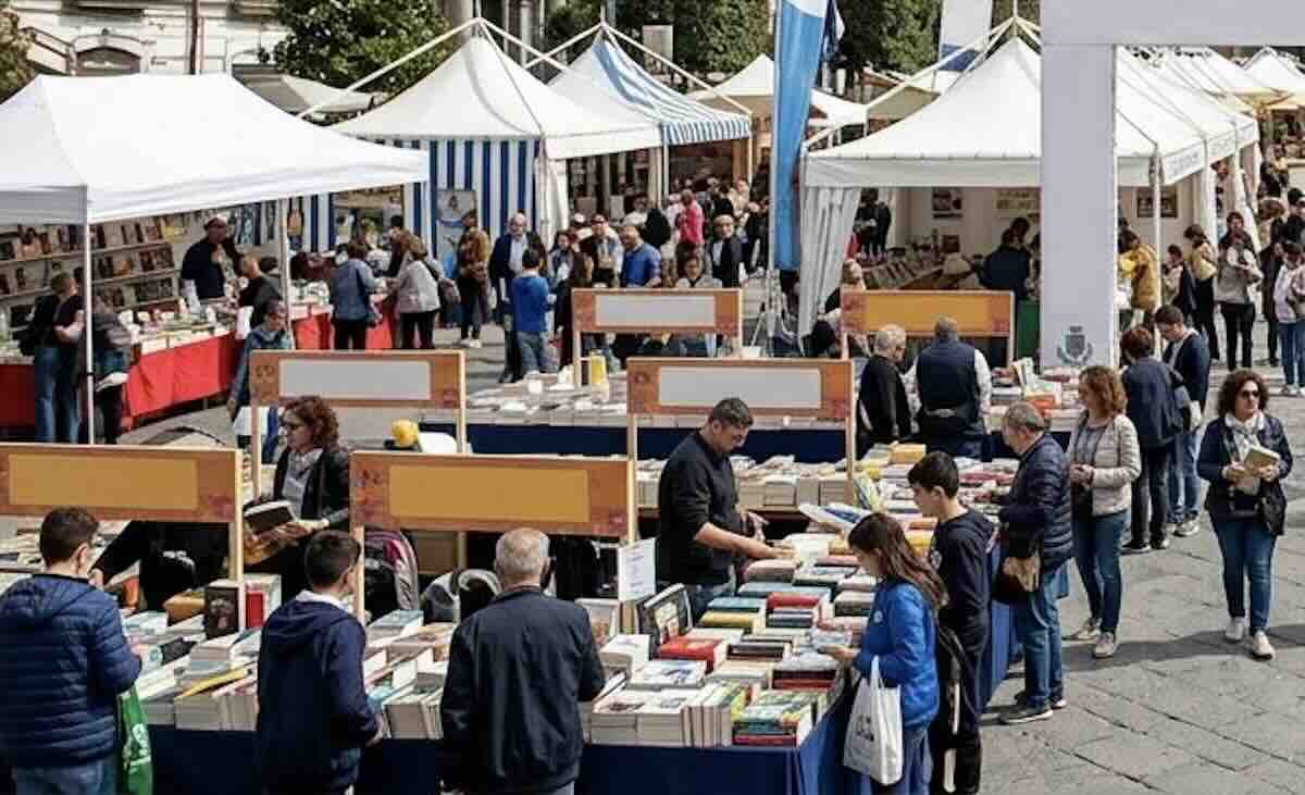 Giugliano si Trasforma: Undici Giorni di Cultura con lo Street Book in Piazza Gramsci