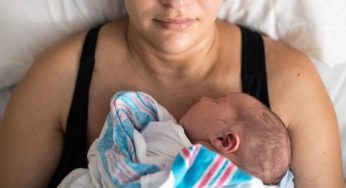 Italia, maternità sempre più tardiva: età media al parto supera i 33 anni e cresce il ricorso al cesareo