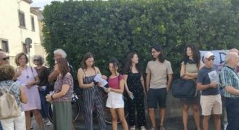 «La terra trema, le istituzioni dormono»: Pozzuoli scende in piazza e minaccia il blocco del porto