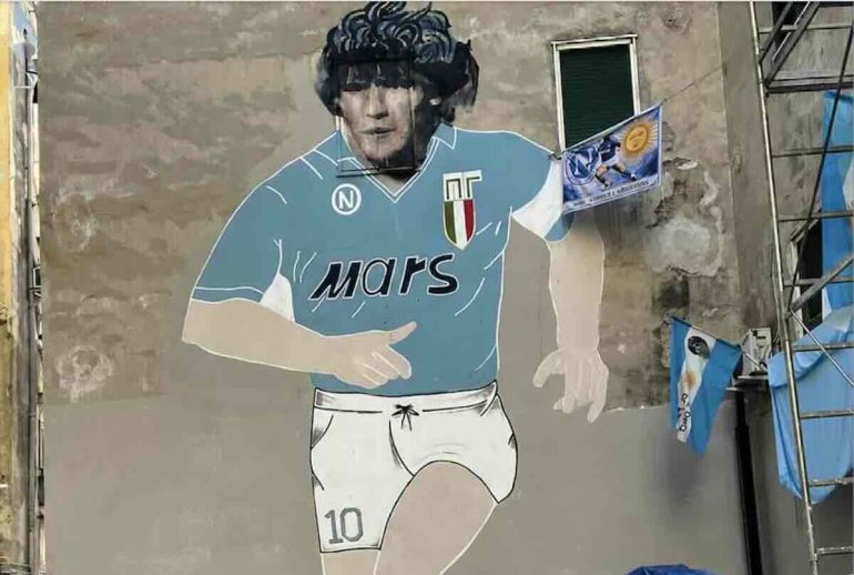 Largo Maradona, lavori quasi ultimati: ma il murale si rifà il look? Il dubbio sul volto del Pibe de Oro