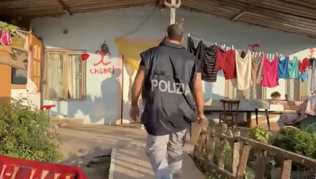 Major police operation in Casoria: 100 officers fight energy theft and urban decay.