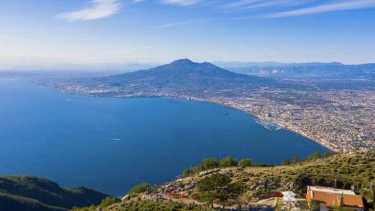 Meteo Napoli e Campania oggi 2 agosto: bollino rosso, temperature elevate e caldo record