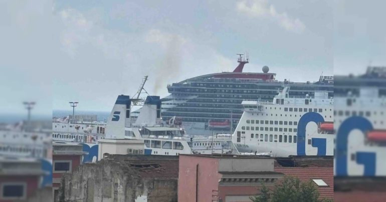Napoli, abitanti del Borgo Orefici costretti a tenere finestre chiuse a causa dei fumi delle navi da crociera