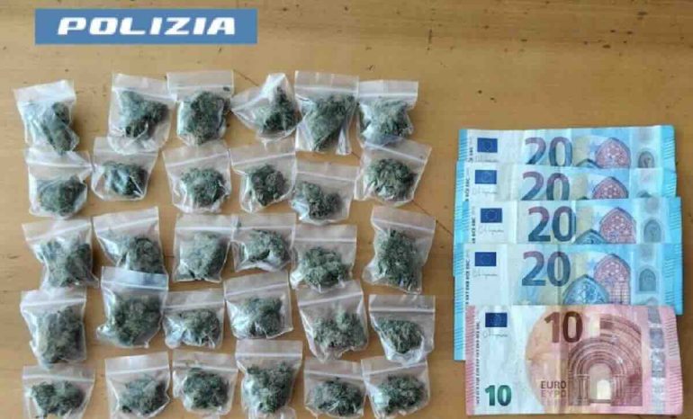 Napoli, arrestato pusher 31enne nel quartiere Vasto
