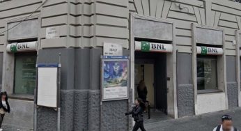 Napoli, assalta il bancomat in Piazza Garibaldi e poi manda 3 vigili in ospedale: arrestato