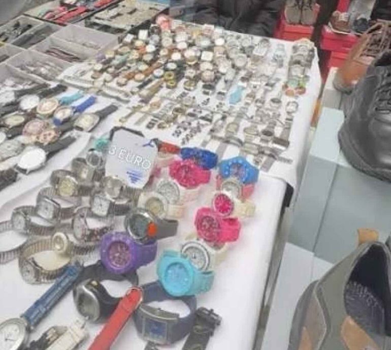 Napoli, bitz alla Maddalena, colpo al business del falso: sequestrati 3mila capi, otto denunce e un arresto
