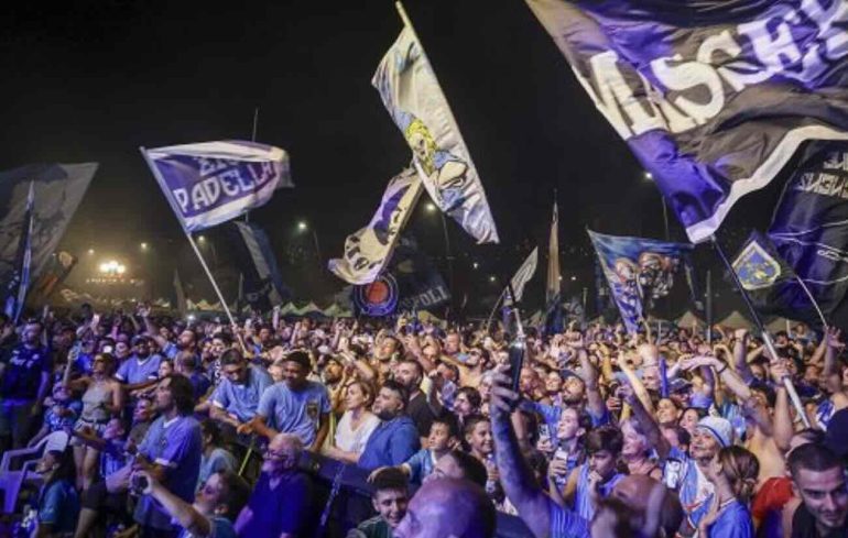 Napoli, 60.000 tifosi in Piazza del Plebiscito per la festa del Centenario