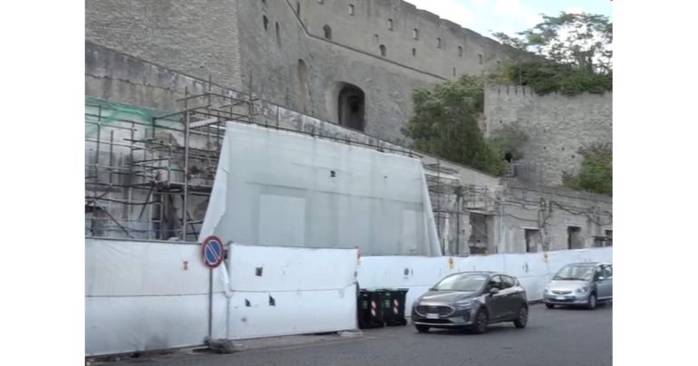 Napoli, chiuso Castel Sant’Elmo: giù un muro adiacente al complesso