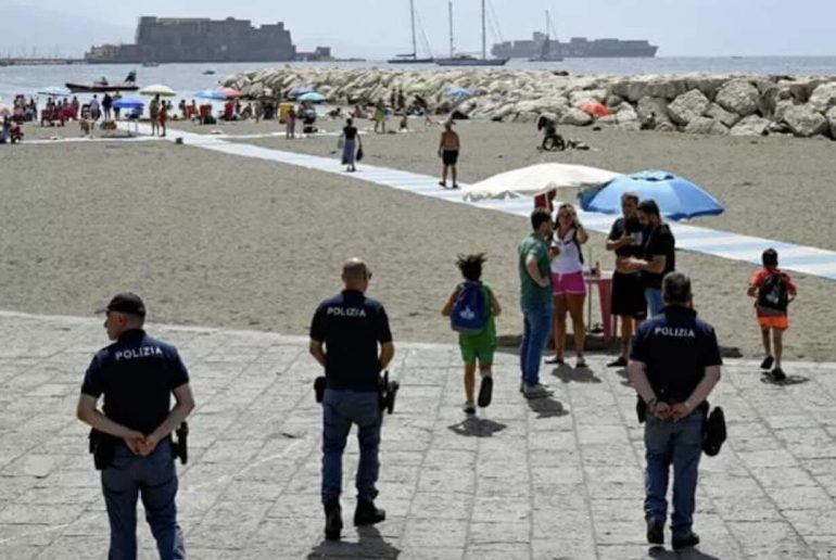 Napoli: 5 denunciati per occupazione abusiva di spazi demaniali sulle spiagge cittadine